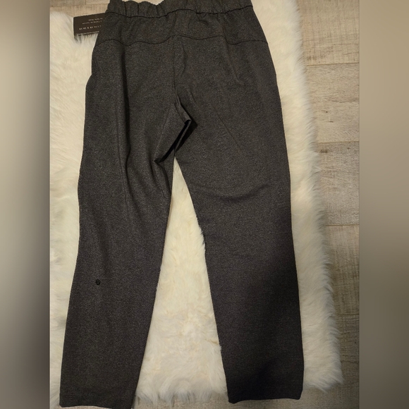 Lululemon On The Fly Pant 7/8 - Picture 3 of 4